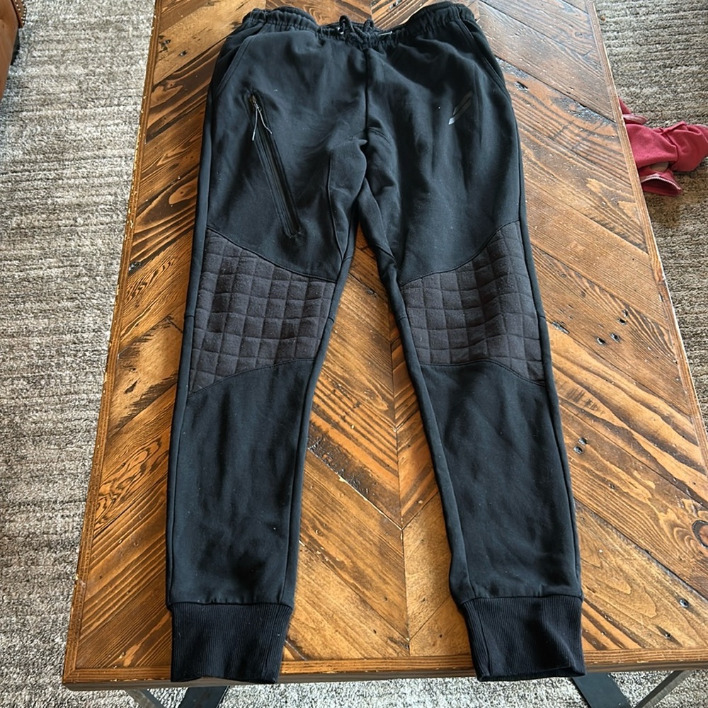 Men’s DOYOUEVEN sweats size medium